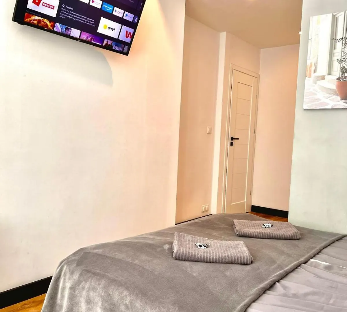 Special 1 Bed Room Condo Warszawa Center